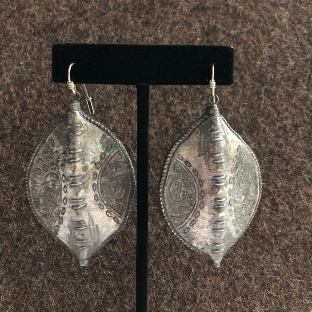 Leaf Shaped Tribal Motif Silvertone Earrings